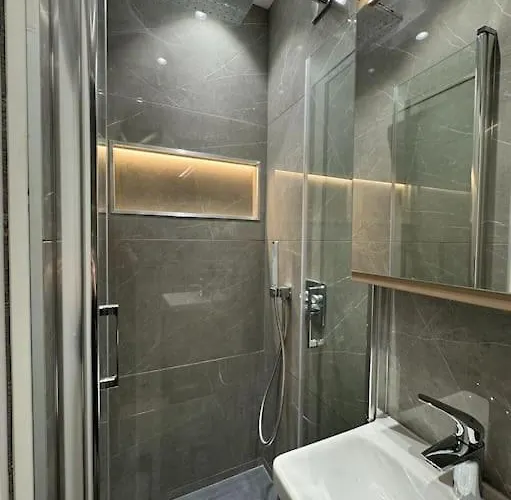 2p - 5' Tour Eiffel Apartament